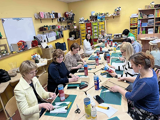 Meistarklase "Ilgtspēja un pārradīšana dizainā un tehnoloģijās: no ikdienas iepakojuma līdz funkcionālam dizaina objektam"